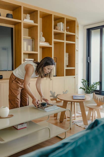 La arquitecta e interiorista Consuelo Saravia comenzó su camino profesional junto a Pablo Sánchez Elía. Hace 5 años se instaló en Uruguay con su familia y empezó de cero. Este fue su primer proyecto en la otra orilla.