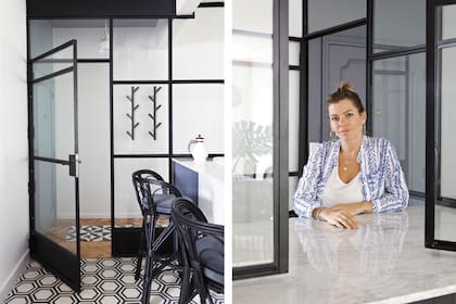 La arquitecta Trinidad Reina, especialista en reformas, a cargo del proyecto y la dirección de obra. En la entrada, percheros Tjusig (Ikea) y alfombra geométrica.