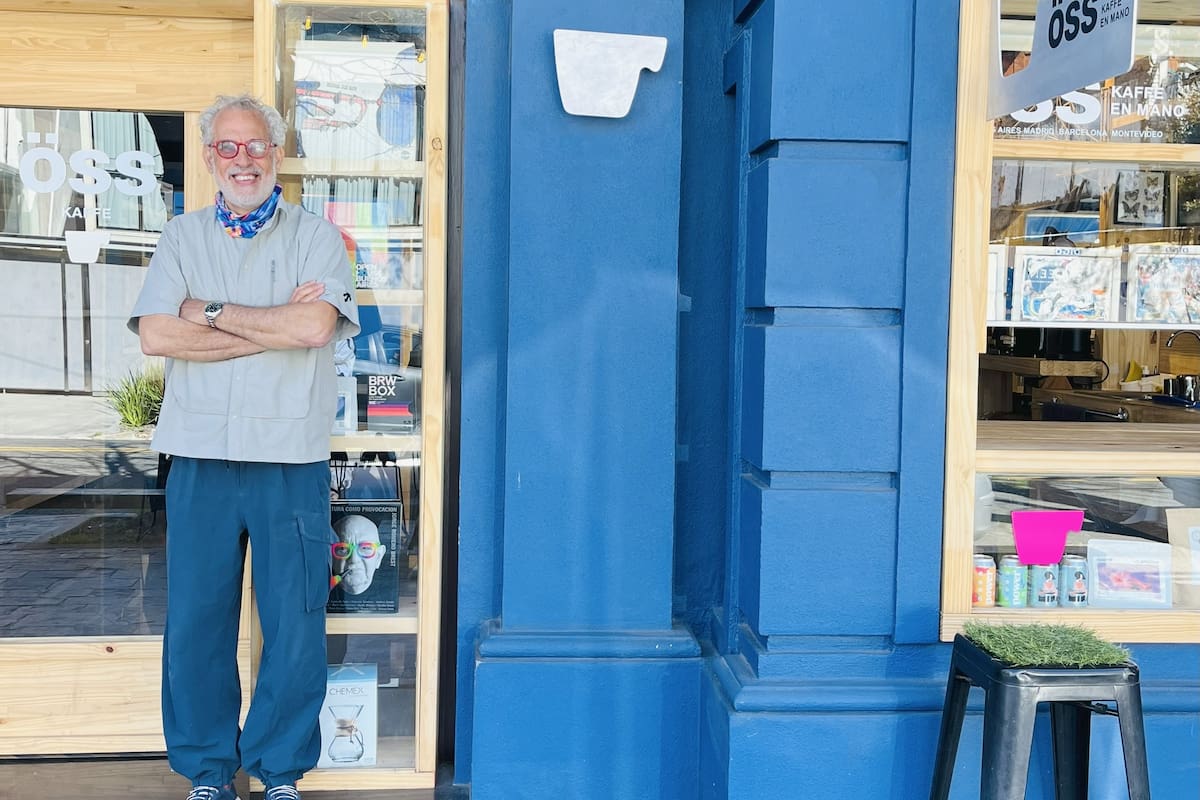 “La arquitectura, el arte, la lectura, la música y el café, son mis grandes pasiones y Öss es un combo de todas esas pasiones y saberes”, dice Fernando Iglesias Molli, dueño de Öss Kaffé