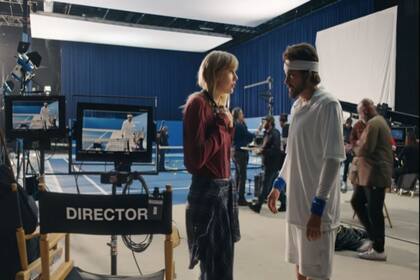 La artista dirigió el video del tema y se disfrazó de hombre para protagonizarlo.