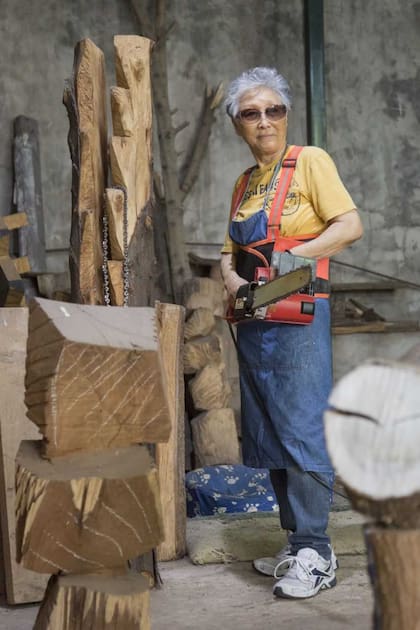 La artista en su taller