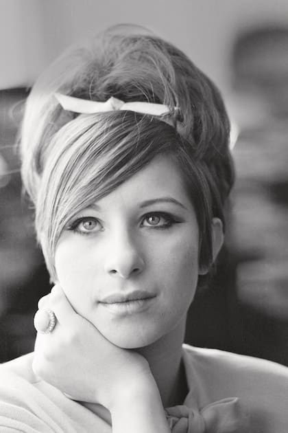 La artista en un retrato de 1966. En sus primeros tiempos en Manhattan, Barbra dormía en los sofás de sus amigos, porque no podía pagar un alquiler.