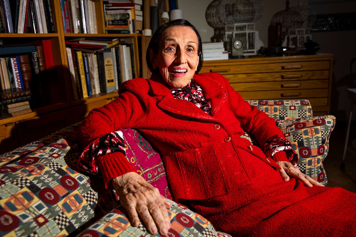 La artista Francoise Gilot, exesposa de Pablo Picasso, en su casa de Nueva York, el 13 de enero de 2022 (Landon Nordeman/The New York Times)