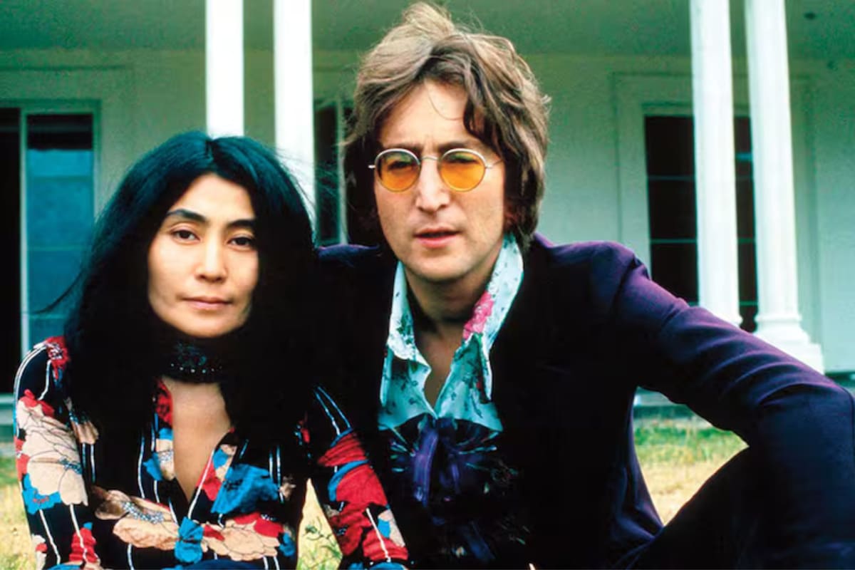 La artista japonesa junto a John Lennon