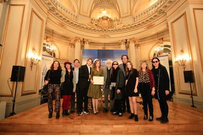 La artista Karina El Azem, declarada personalidad destacada en el ámbito de la Cultura en la Legislatura de la Ciudad de Buenos Aires