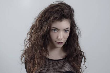 La artista neozelandesa es admiradora de la realeza desde muy pequeña.