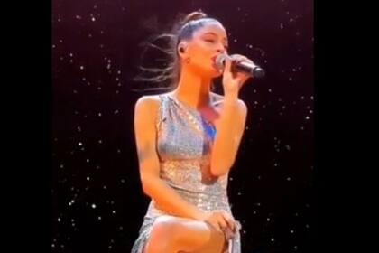 La artista se presentó el viernes en Córdoba y un video invadió las redes
