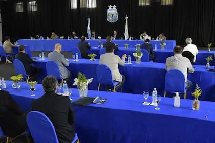 La asamblea de la Superliga, realizada en marzo pasado en el predio de Ezeiza, contó con las medidas de distanciamiento social impuestas por el gobierno para evitar el contagio del coronavirus.