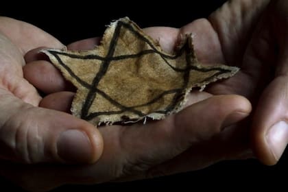 La Asamblea General de las Naciones Unidas designó el 27 de enero como el Día Internacional de Conmemoración anual en memoria de las víctimas del Holocausto