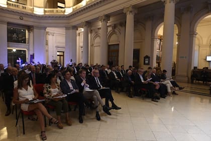 La asamblea presencial en Rosario