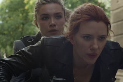 Scarlett Johansson y Florence Pugh, compañeras en el film de la Viuda Negra, se sumaron al divertido clip