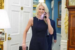 Trump dio regalos navideños por valor de 45.000 dólares a Natalie Harp y a otros dos asesores