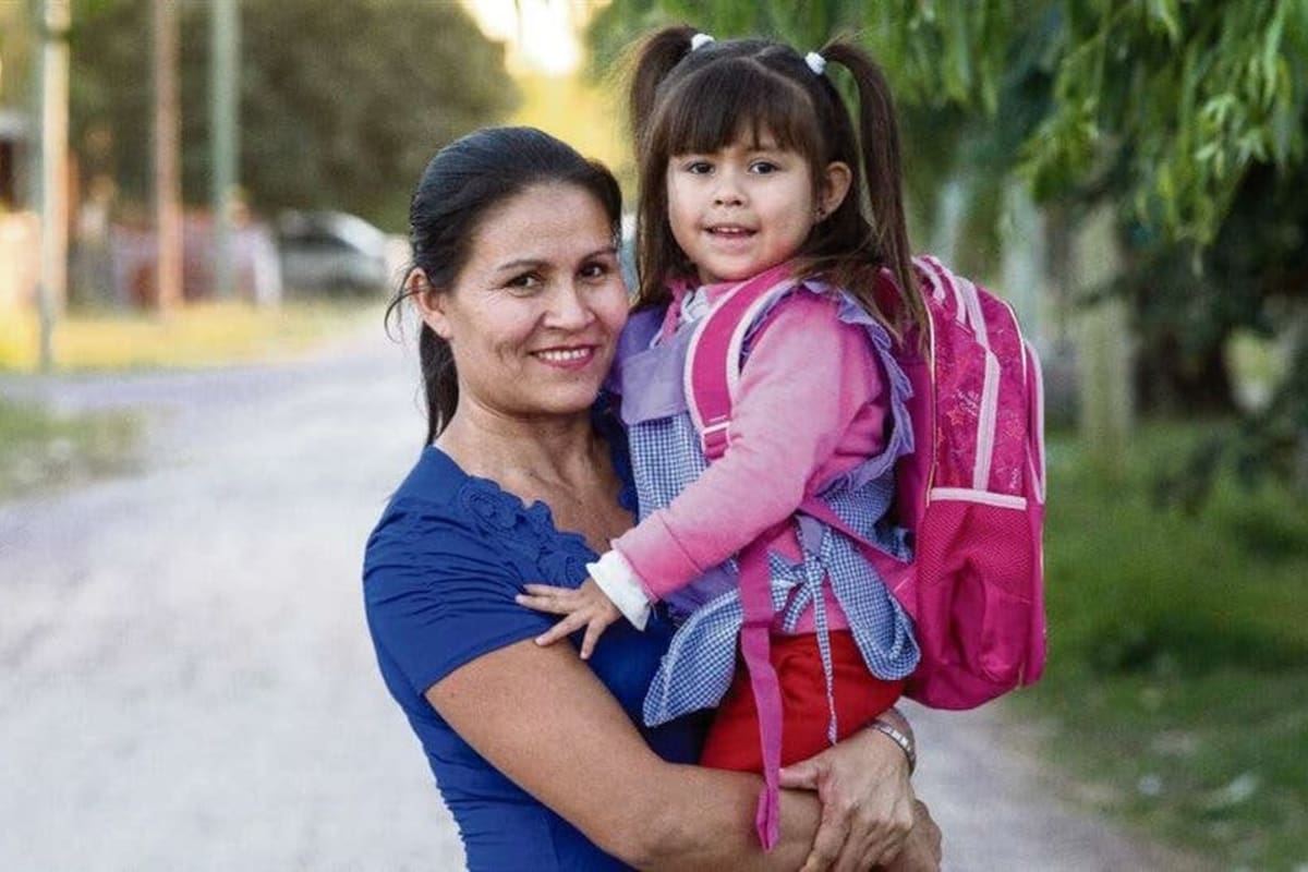 La Asignación Universal por Hijo (AUH) es una ayuda mensual que se distribuye a través de Anses