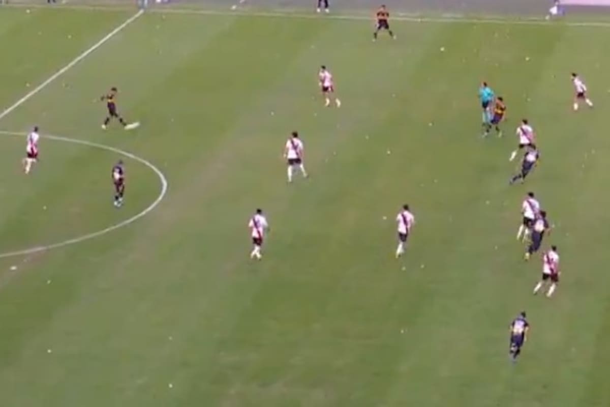 La asistencia de Paredes para la corrida de Merentiel que finalizará en el penal para Boca: no fue presionado por Colidio, Páez ni Meza