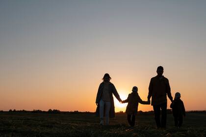 La Asistencia Temporal en Efectivo (TCA) está diseñada para ayudar a familias con niños, brindando apoyo financiero a quienes cumplen los requisitos de elegibilidad