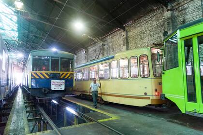 En el taller Polvorín también se pueden ver los viejos vagones de subte de la línea A