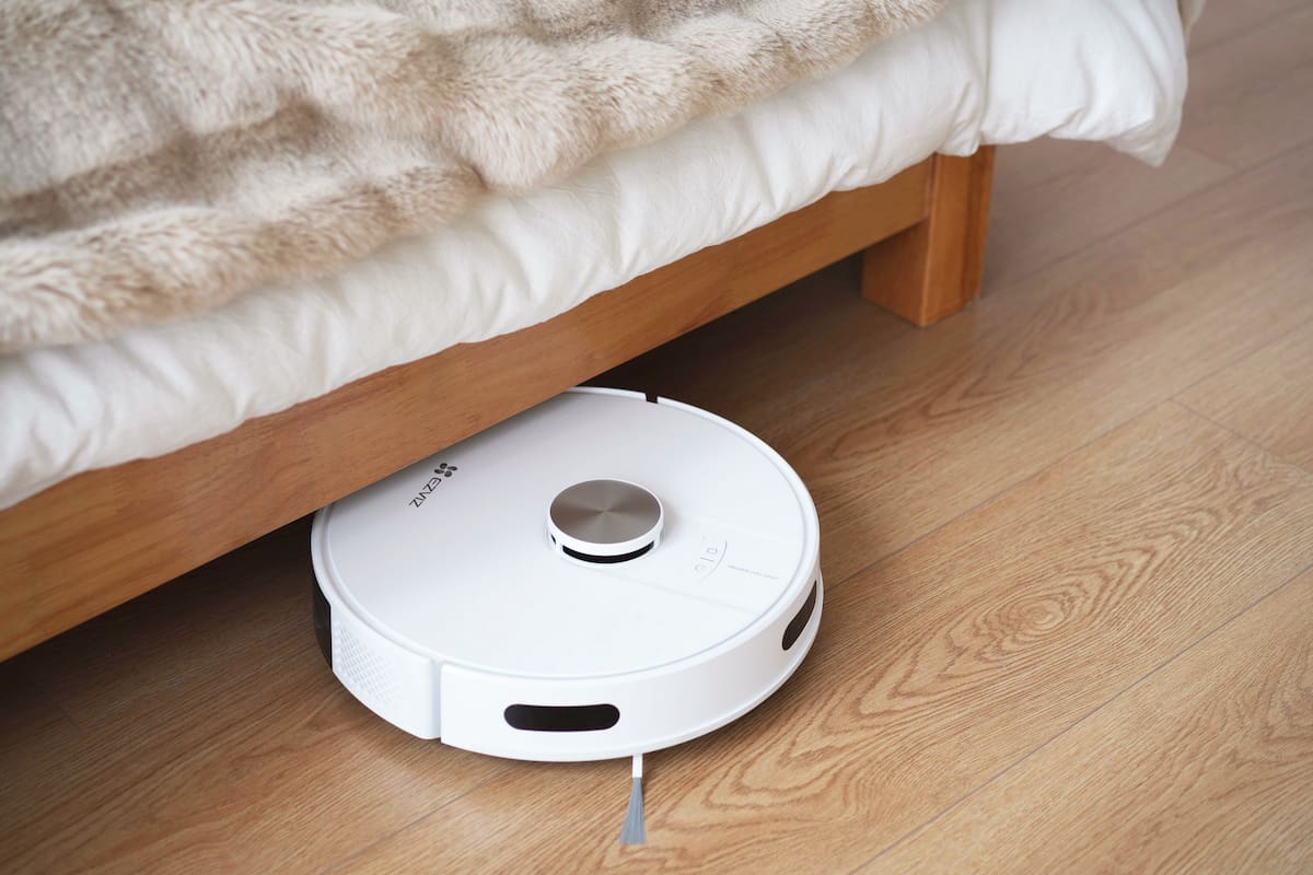 La aspiradora robot RE4 de Ezviz combina la limpieza por succión con un sistema de trapeado húmedo