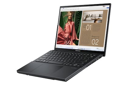 La Asus Zenbook Duo en su versión más tradicional, con el teclado desmontable sobre la pantalla secundaria