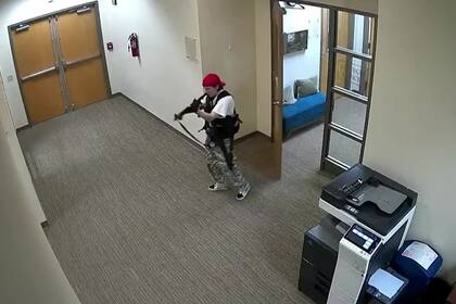 La atacante de la escuela de Nashville llevaba armas de fuego consigo