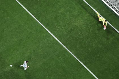 La atajada de Mostafa Shoubir a Leo en el octavo de final en que Egipto puso en enorme riesgo a Argentina; "sentí que en un momento importante le había fallado al grupo”, reveló el zurdo.