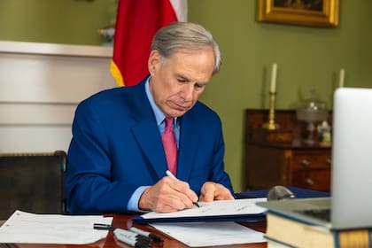 La auditoría de Greg Abbott exige información sobre consumo de energía y agua, incentivos públicos, sistemas de refrigeración y propiedad de los proyectos