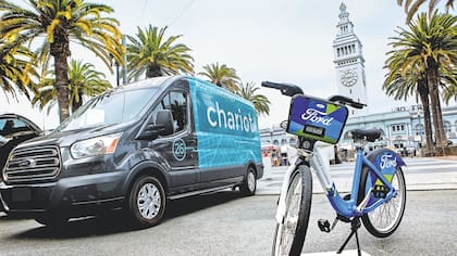 La automotriz estadounidense ha invertido en el desarrollo de vehículos de conducción autónoma y ha incursionado en el negocio de viajes en furgonetas y bicicletas compartidas.
