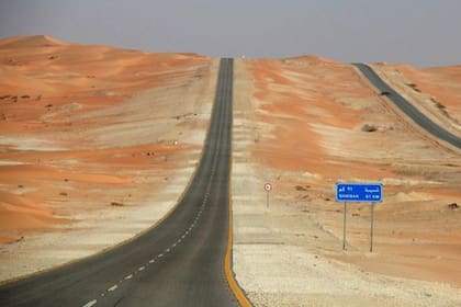 La autopista 10 en Arabia Saudita es considerada la recta más larga del mundo por el Libro Guinness de los Récords