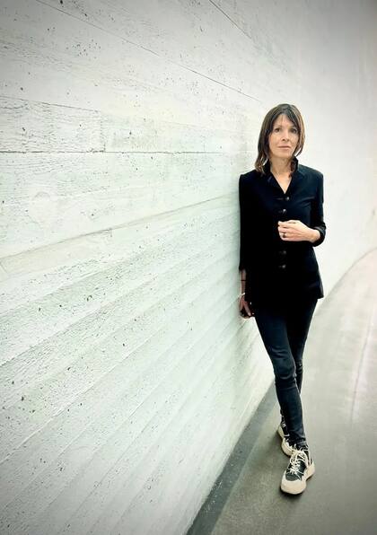 La autora Rachel Cusk es conocida por su ficción y autoficción que desafían los límites