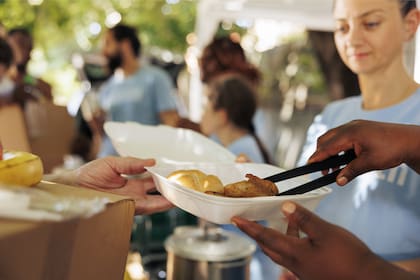 La Autoridad de Vivienda de Houston junto al Banco de Alimentos de Houston, entregaron alimentos frescos y comida a más de 600 familias