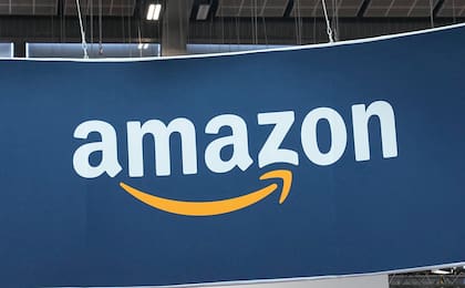 La autoridad estadounidense de la competencia y 17 estados querellaron el martes contra Amazon, al que acusan de estrategias desleales para mantener "ilegalmente su monopolio" del comercio online, según un comunicado de la agencia federal. (AP Foto/Michel Euler, Archivo)