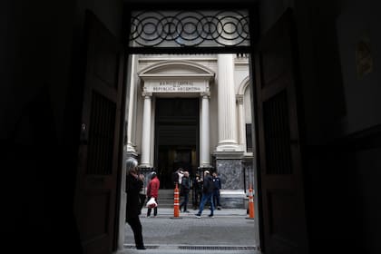 La autoridad monetaria dispuso una reducción en el costo del dinero para el sistema financiero