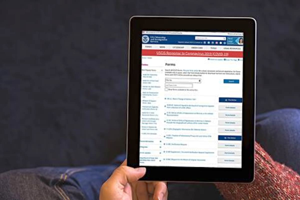 La autorización de empleo se tramita ante el Uscis con el Formulario I-765