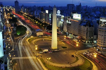 La Av. 9 de Julio tiene una extensión de tres kilómetros y un ancho de 140 metros.