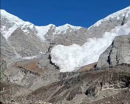 La avalancha se inició en lo más alto de las montañas