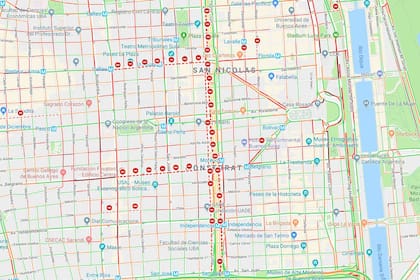 La avenida 9 de Julio está colapsada por los distintos cortes de los gremios en rechazo a los numerosos despidos
