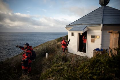 En el interior del faro hay elementos que harían posible la supervivencia de cualquier naufrago