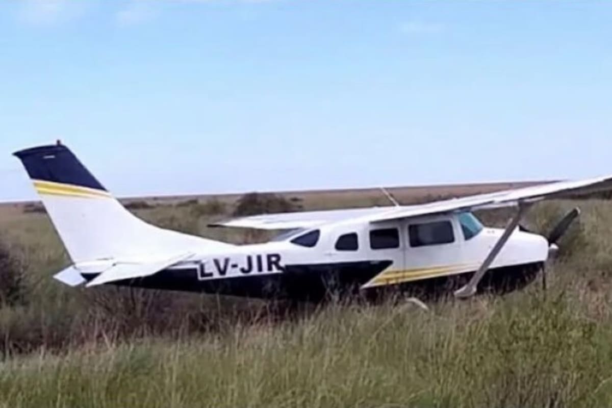 La avioneta fue encontrada en una zona de bañados, en el límite entre Santiago del Estero y Santa Fe