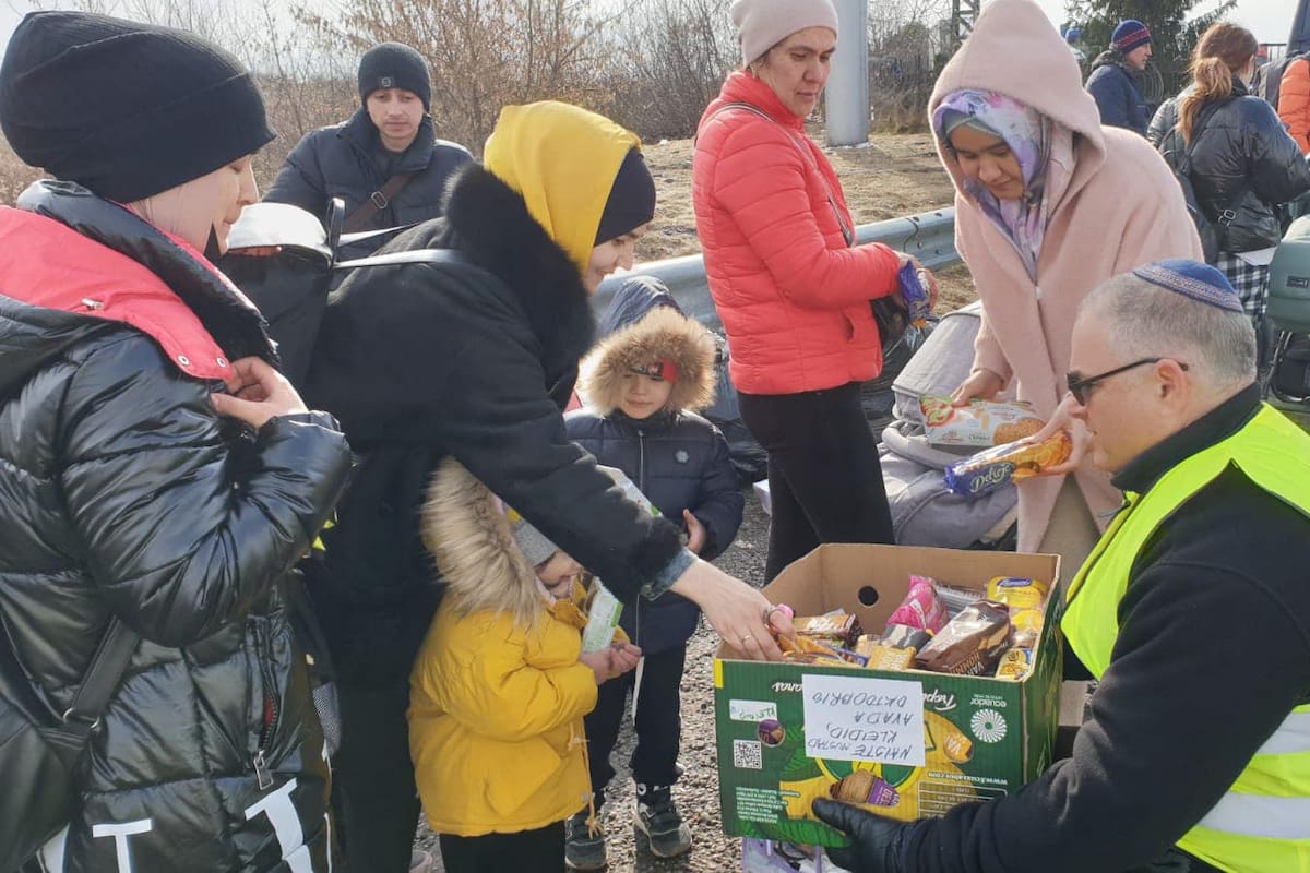 La ayuda de la comunidad de Cracovia, Polonia, a los refugiados ucranianos