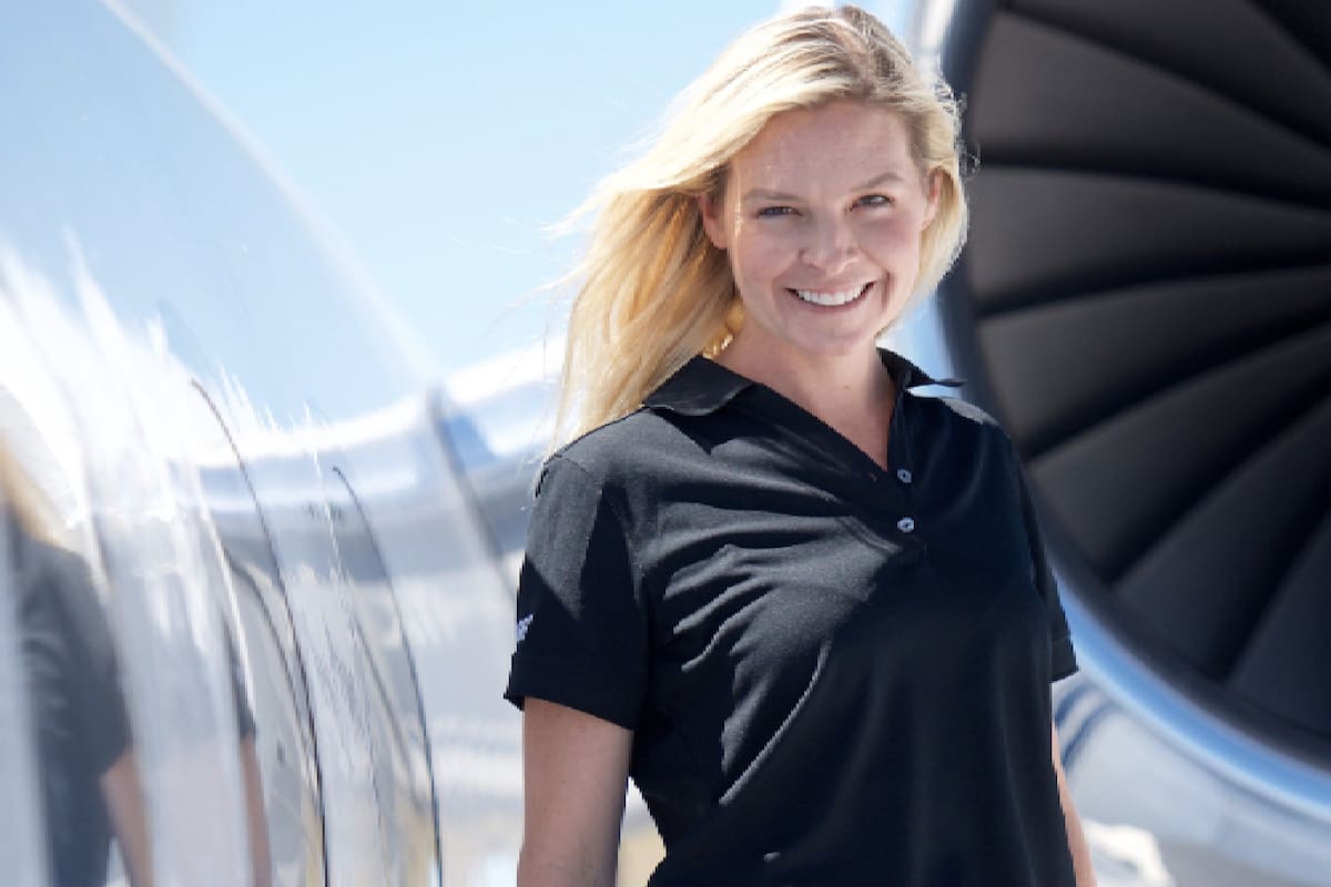 La azafata Kara Mulder, quien tiene un blog de recomendaciones sobre viajes, explicó que ajustar el horario biológico es su secreto para dormir en un vuelo largo