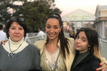 La bailarina junto a su madre y su hija