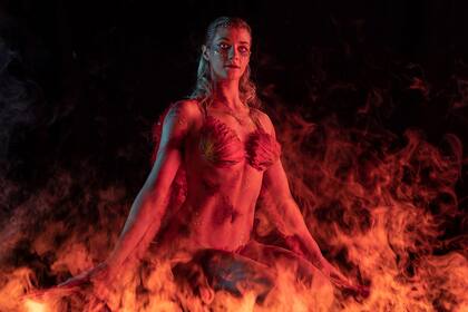 La bailarina Laura Penido posa para la serie "Titánides" del fotógrafo Máximo Parpagnoli