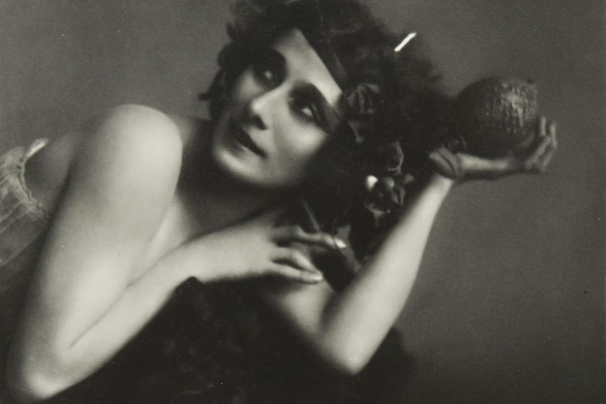 La bailarina rusa Anna Pavlova, fotografiada en 1919 en Buenos Aires por Frans van Riel