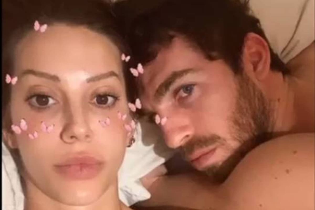 La bailarina se grabó, en la cama y sin ropa, junto a su novio