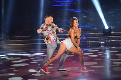 La bailarina y Fede Bal bailaron al ritmo del pop latino