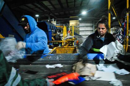 La baja del precio del cartón impacta en el sector porque su recolección representa entre el 60% y el 70% del total de lo que un cartonero recupera