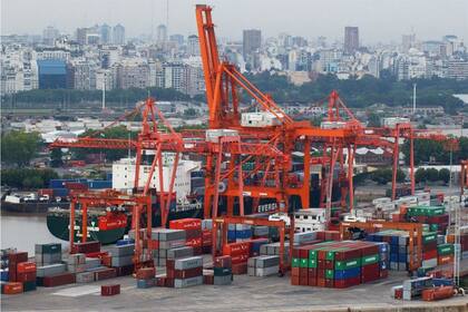 La balanza comercial sumó otro mes de déficit