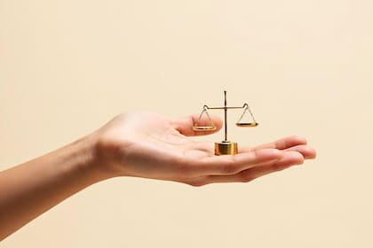 La balanza de la ética es fundamental para Sócrates, aunque no hay vuelta atrás una vez que se rompe el equilibrio