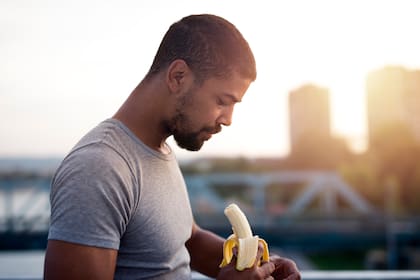 La banana ayuda al metabolismo y equilibra el sistema nervioso gracias a la vitamina B6