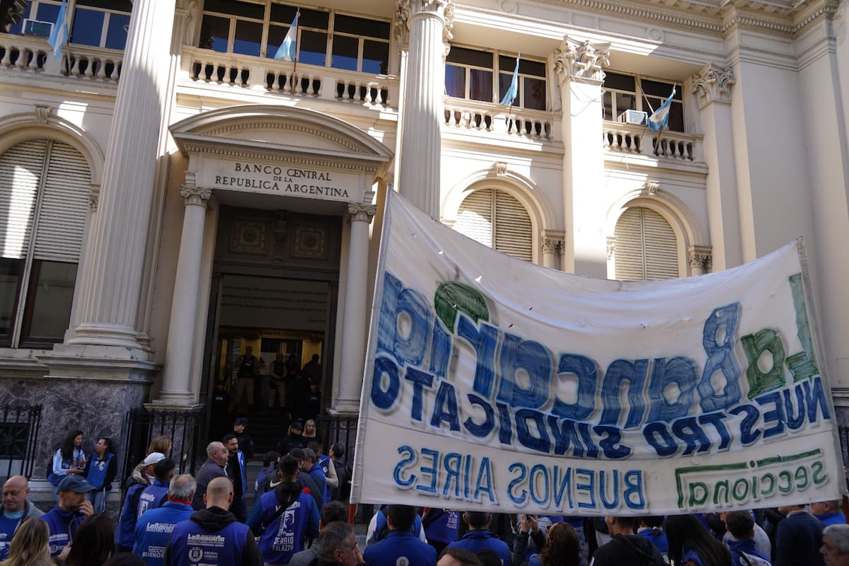 La Bancaria hace un paro el miércoles 13 de mayo en contra de despidos en el BCRA y el Banco Hipotecario
