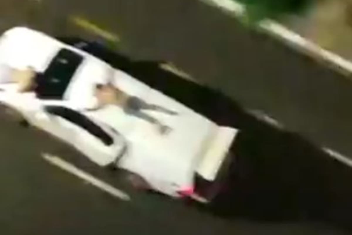 La banda criminal ató a los vehículos a rehenes para poder escapar de la policía